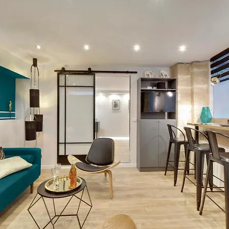 By Les Halles Pinault Museum Le Louvre * Paris