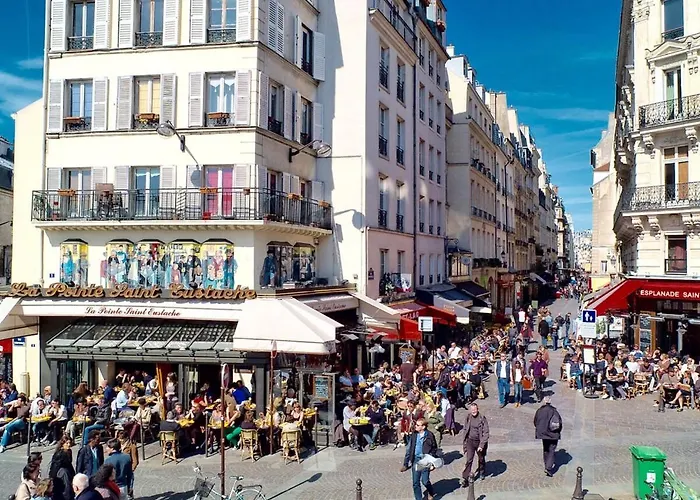 By Les Halles Pinault Museum Le Louvre