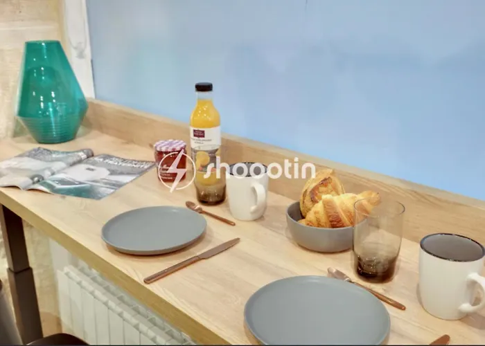 By Les Halles Pinault Museum Le Louvre * Parijs