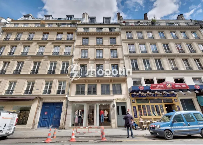 By Les Halles Pinault Museum Le Louvre Appartement *